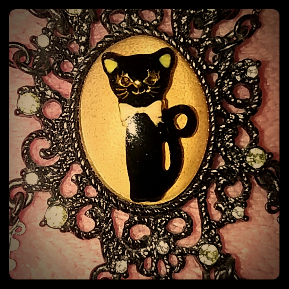 Rare Betsey Kitty Cat Cameo Glamour Necklace